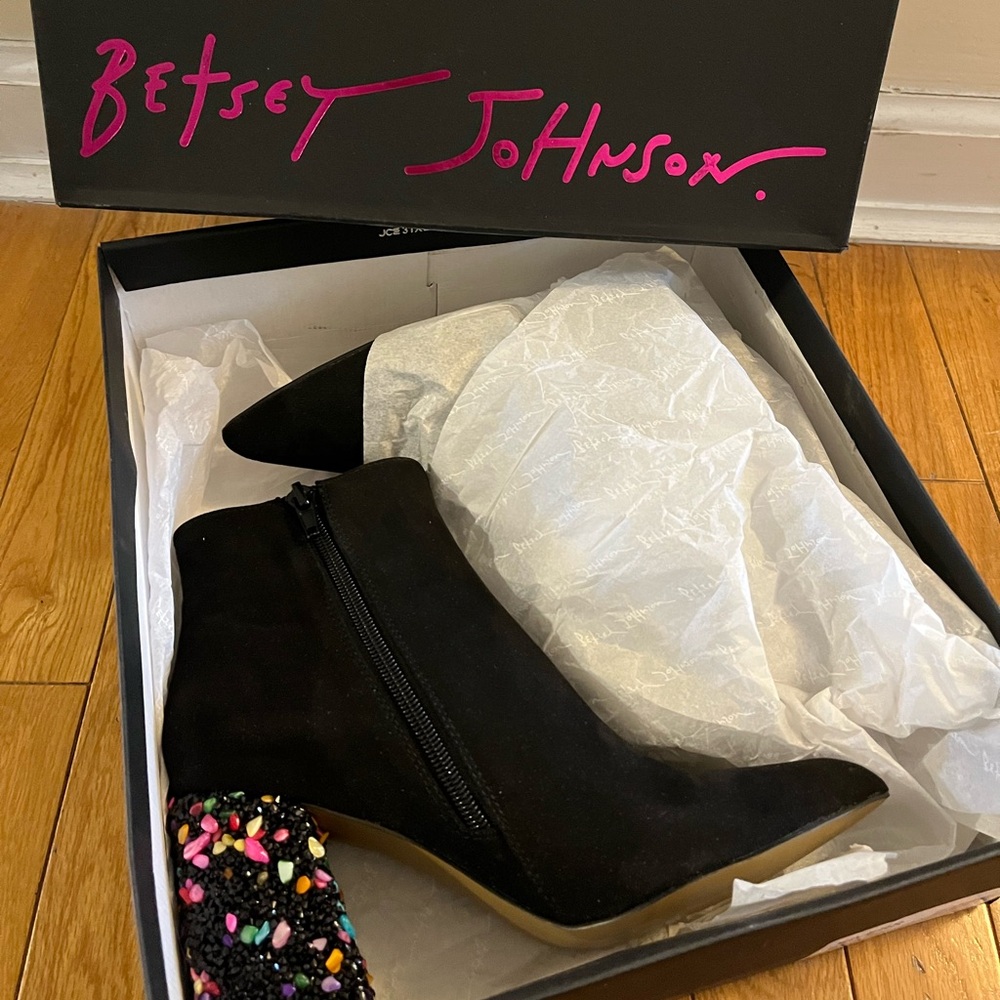 Betsey Johnson Black Suede Candy Stone Heel Bootie size 6

Brand-new inbox